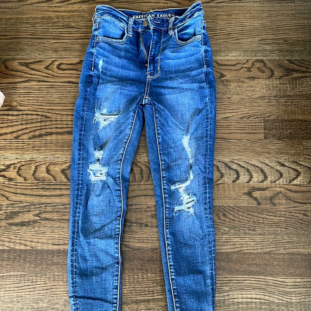 Excellent condition. Super comfy jeans by American Eagle.